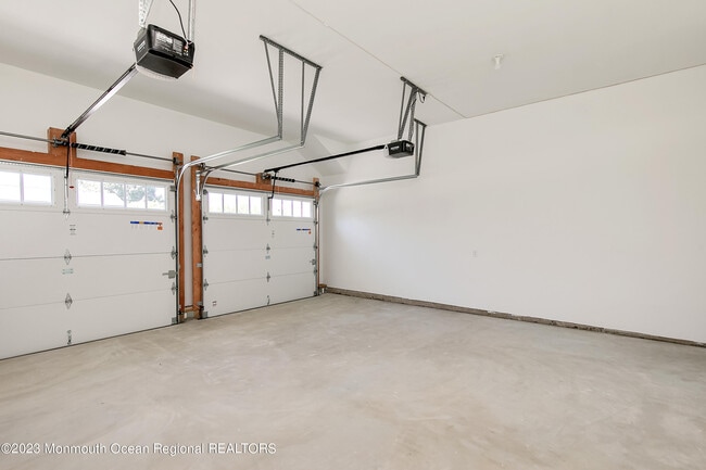 Building Photo - 402 6th Ave