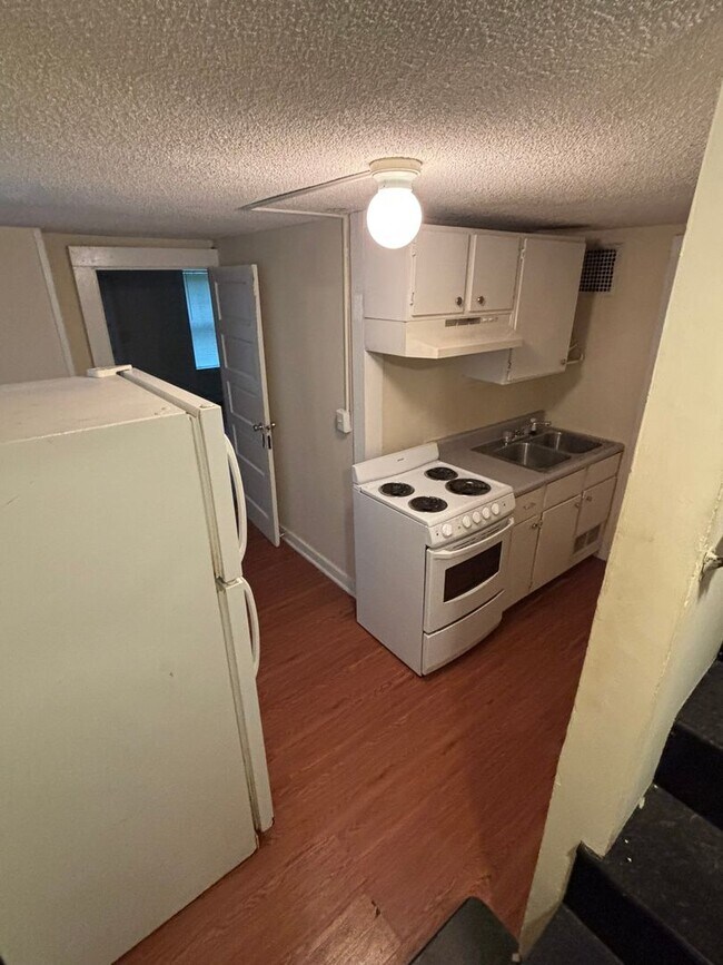 Building Photo - 3 Bed 2 Bath near 5 points