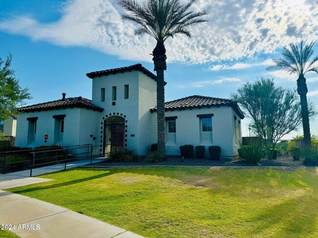 Building Photo - 12318 W Cactus Blossom Trl