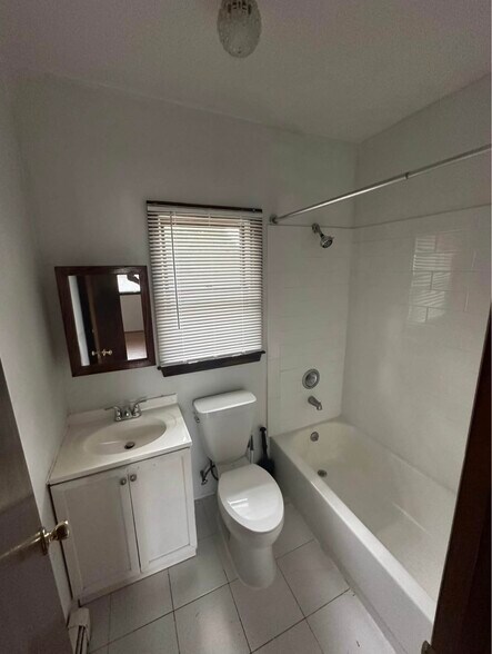 Building Photo - 17 Towne Ln