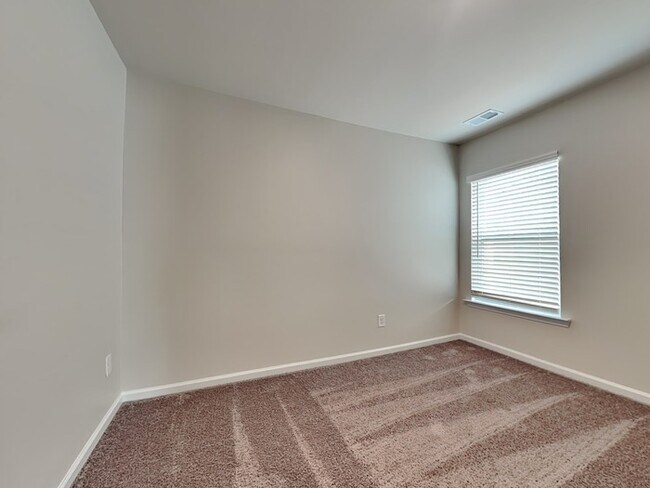 Building Photo - 107 Boat Clb Ln