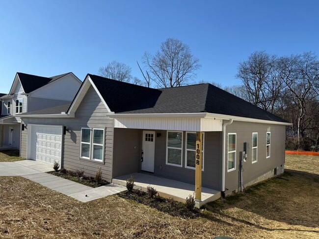 Building Photo - Lovely New Home in Old Hickory