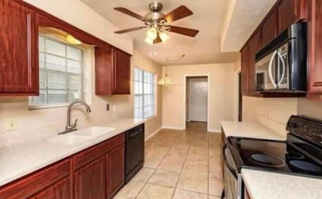 Building Photo - 5975 Townhouse Ln