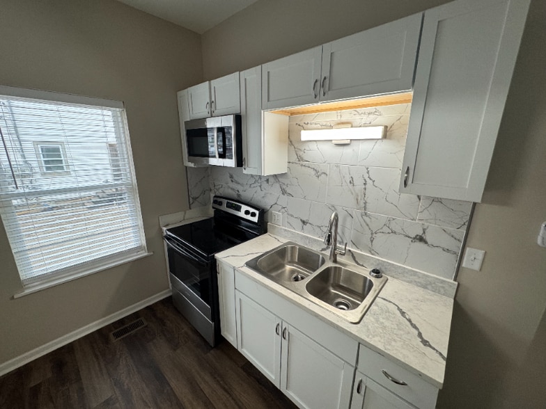 Building Photo - 1011 S 11th St