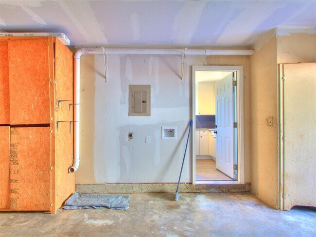 Building Photo - 2016 Melrose Dr