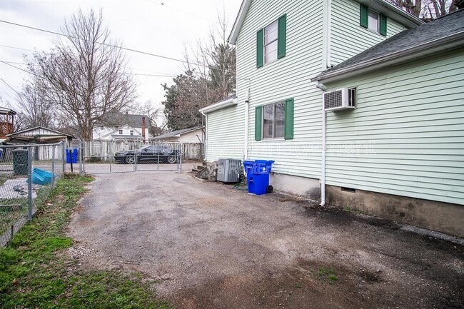 Building Photo - 525 Sewanee St