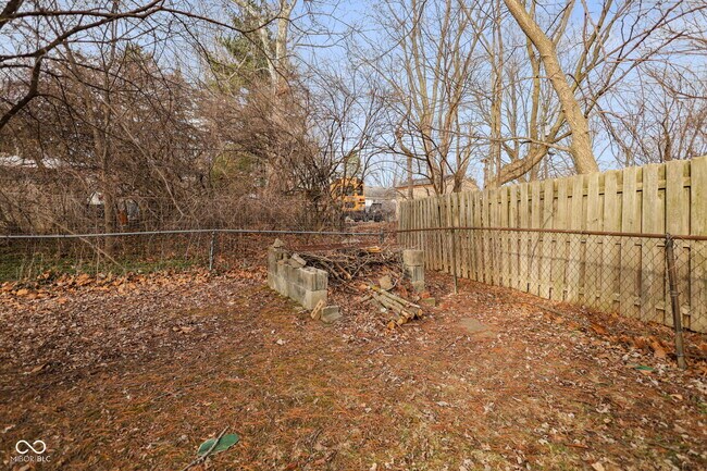 Building Photo - 8856 Moll Dr