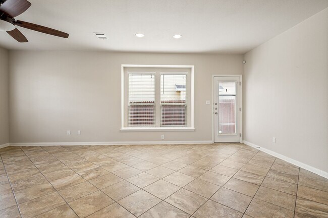 Building Photo - NOW 3 BEDROOM HOME LOCATED IN SAN MARCOS, TX!