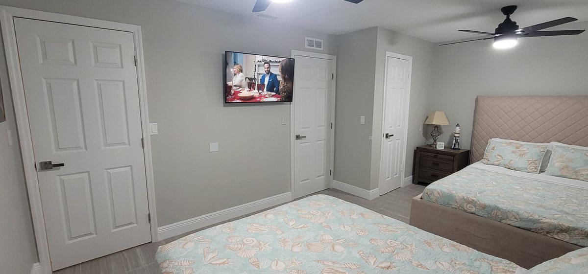 Building Photo - 694 Douglas Ave