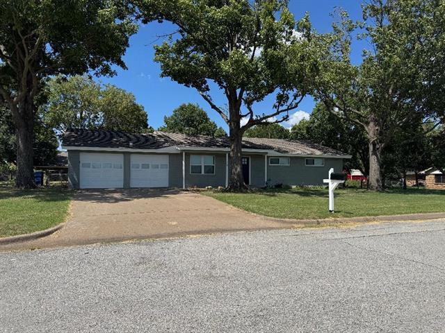 Primary Photo - 504 Pecan St