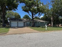 Building Photo - 504 Pecan St