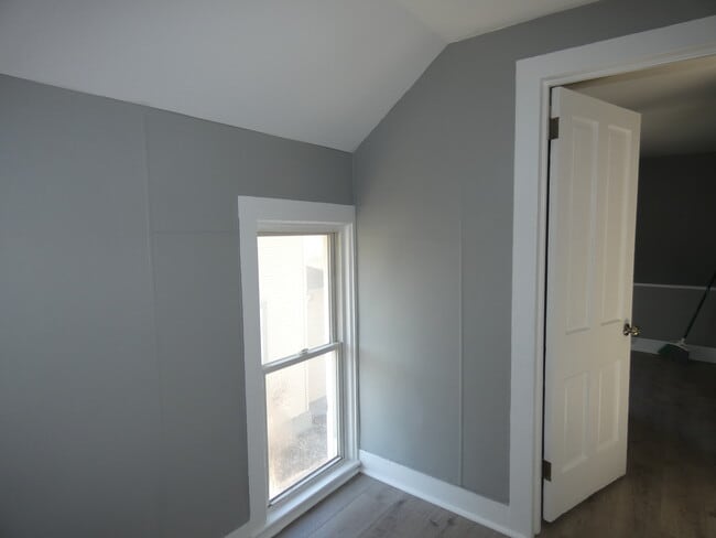 Building Photo - 391 E Marsile St