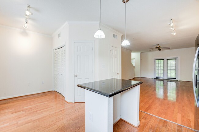 Building Photo - Home in a gated community with no back nei...
