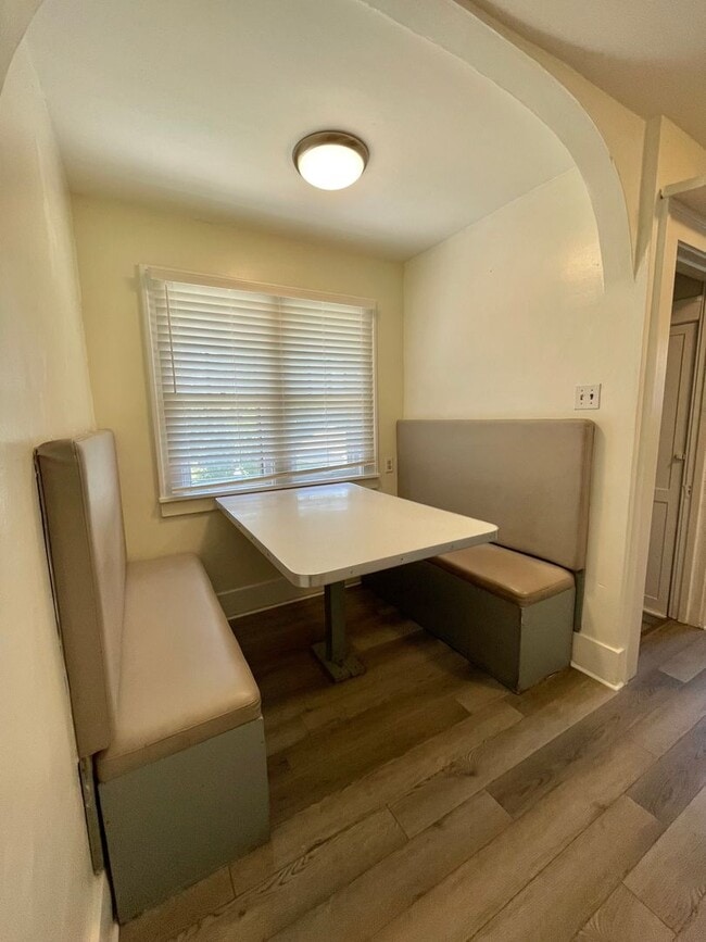 Building Photo - ADORABLE 4 bedroom standalone home