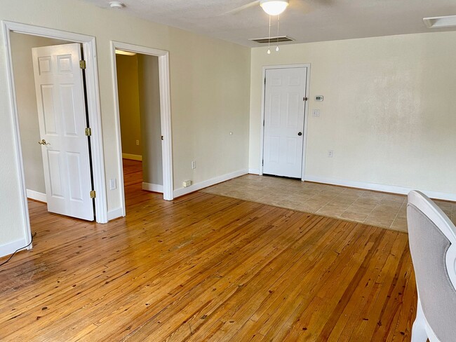 Building Photo - Willow Street