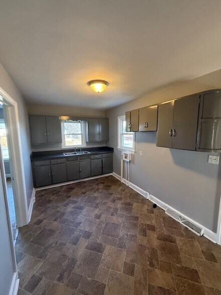 Building Photo - 1034 E Lexington Ave