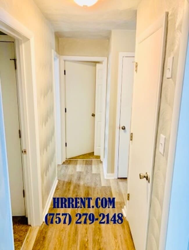 Building Photo - Beautiful 3 Bedroom 1.5 Bath Brick Home lo...