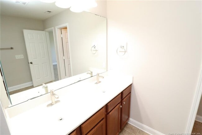 Building Photo - 218 Longchamp Ln