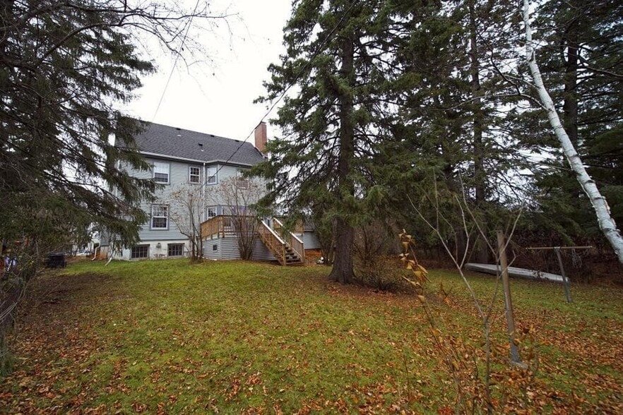 Building Photo - 8 E College St