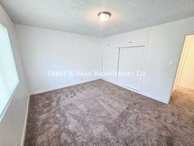 Building Photo - 240 E Burnett St