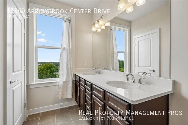 Building Photo - 13360 Arrowbrook Centre Dr