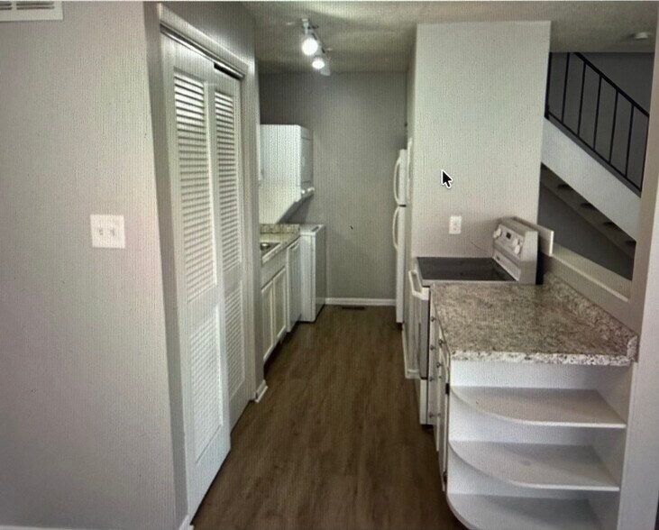 Building Photo - 6536 Lupine Ter