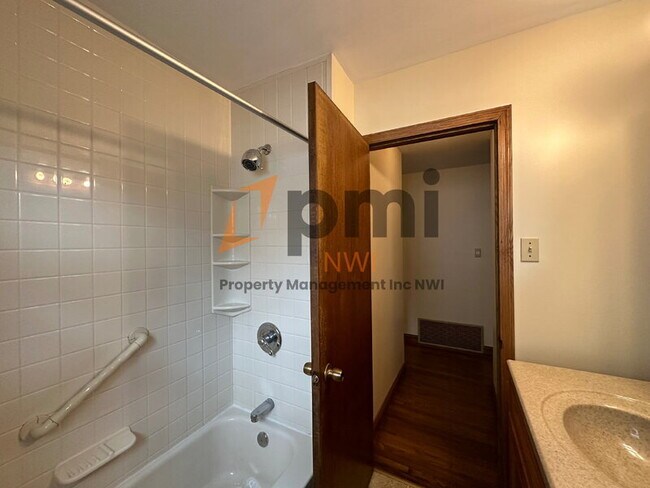 Building Photo - 408 E Clark St