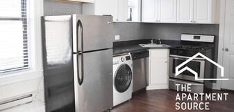 Building Photo - 3841 N Greenview Ave