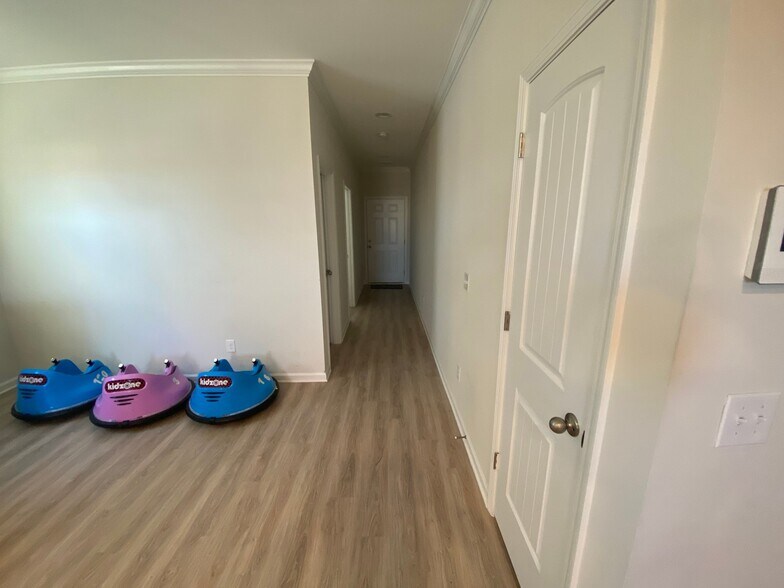 Building Photo - 1112 Sapphire Dr