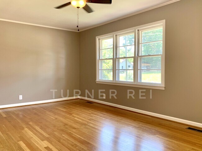 Living Room - 85 Parkertown Rd