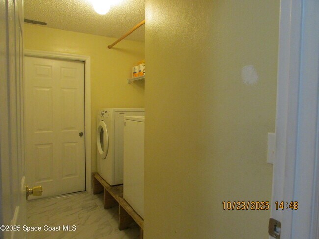 Building Photo - 534 White Plains Ave SW