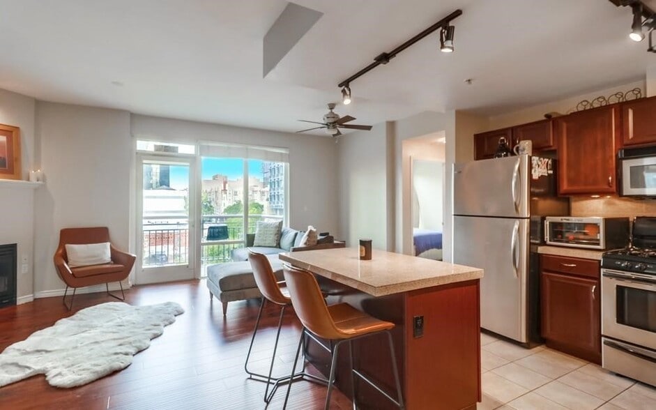 Building Photo - 1240 India St