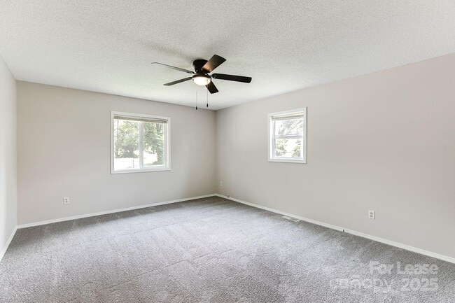 Building Photo - 4027 Bearwood Ave
