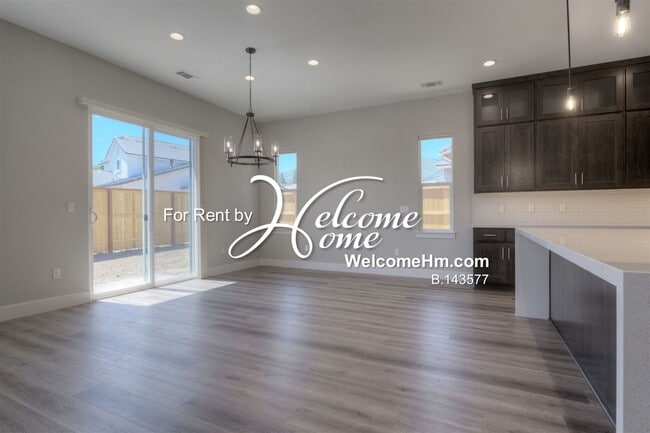 Building Photo - 262 Commodore Dr