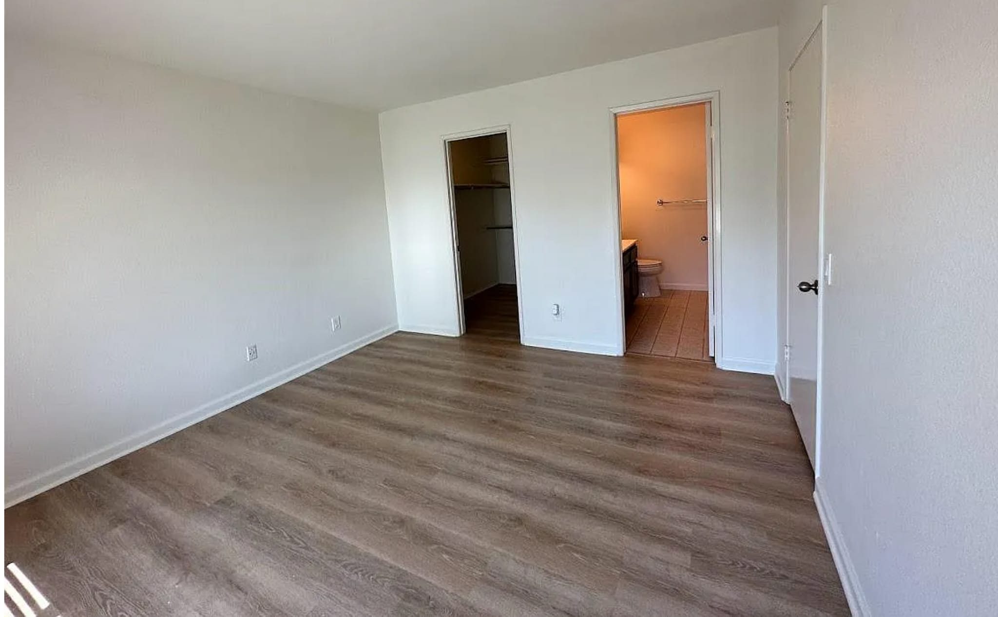 Building Photo - 870 S Rancho Santa Fe Rd