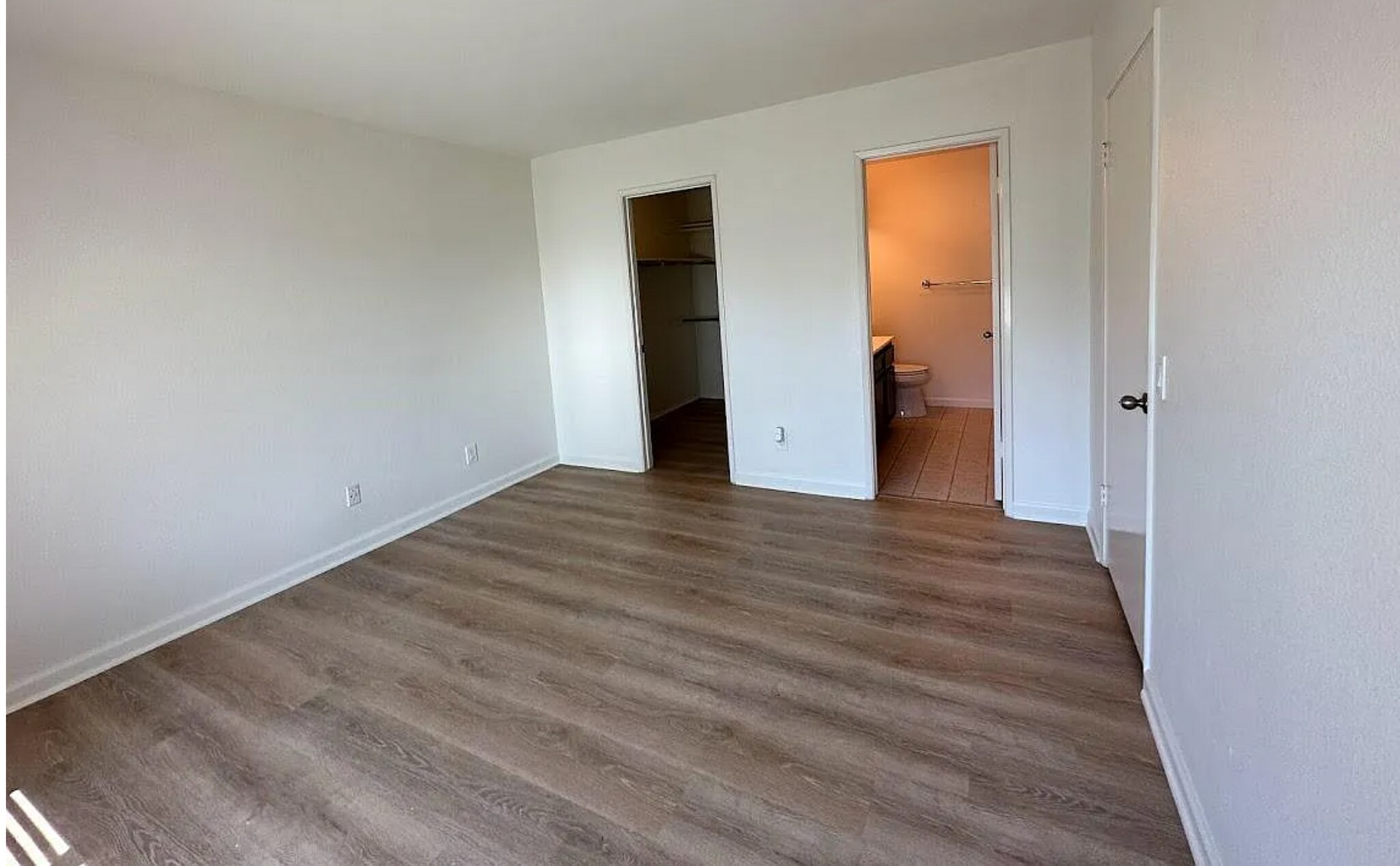Master bedroom - 870 S Rancho Santa Fe Rd