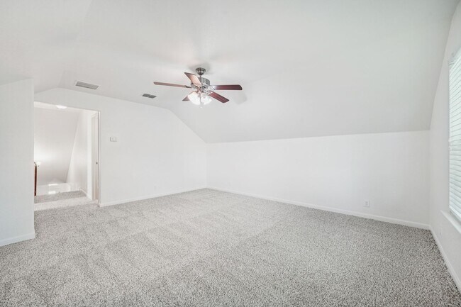 Building Photo - Alamo Ranch Gated Community