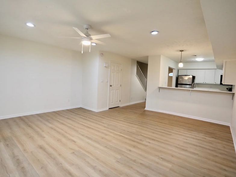 Building Photo - 365 W Illinois Ave