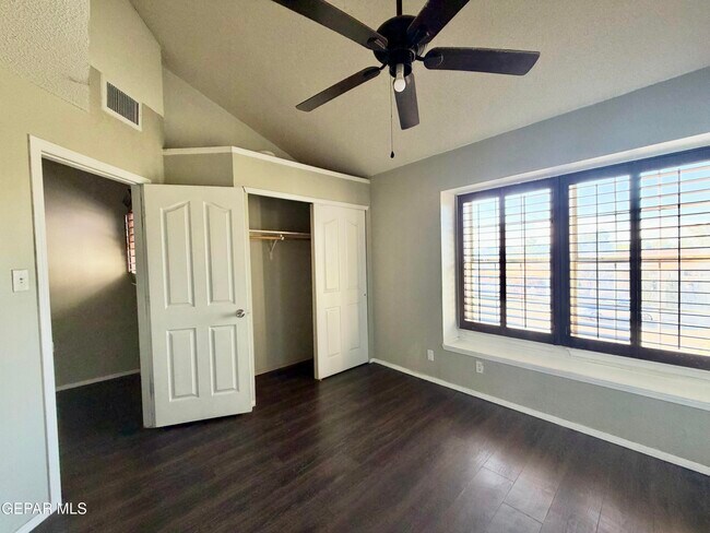 Building Photo - 9150 Bur Oak Cir