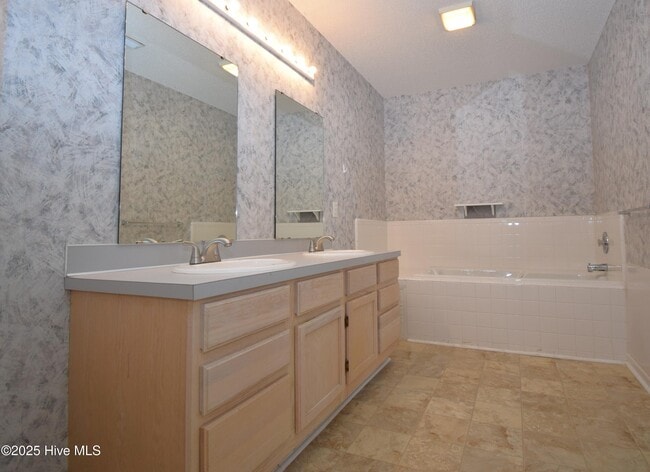 Building Photo - 2940 Mulberry Ln
