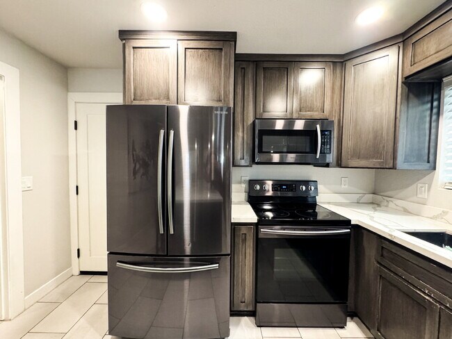 Building Photo - "Newly Renovated 3-Bed, 2-Bath Condo in Yuma!"