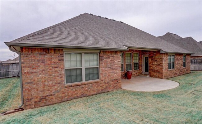 Building Photo - Stunning Edmond Home- Regency Pointe-Neigh...