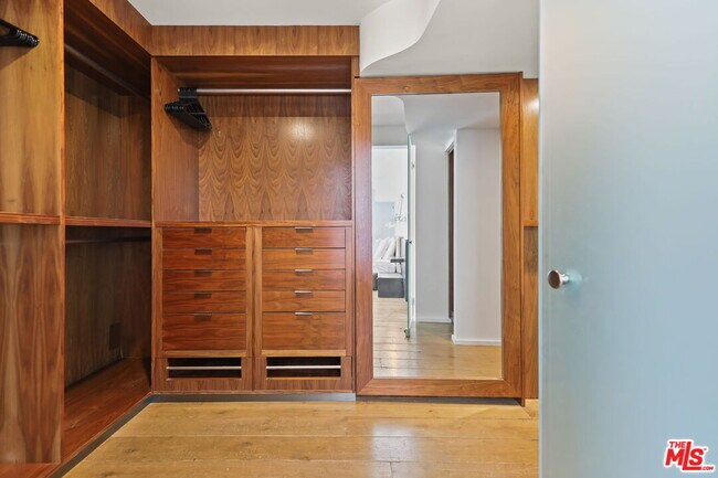 Building Photo - 1719 Appian Wy