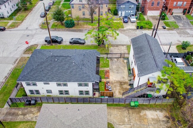 Building Photo - 2720 Truxillo St