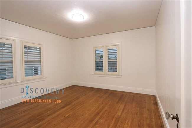 Building Photo - 841 Warfield Ave