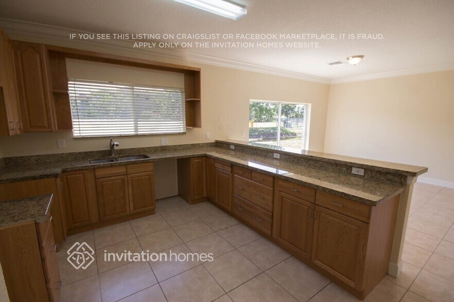 Building Photo - 4551 NW 36th Ct