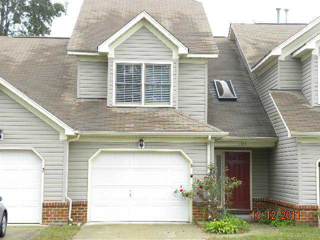 Primary Photo - 103 Sawgrass Turn