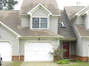 Building Photo - 103 Sawgrass Turn