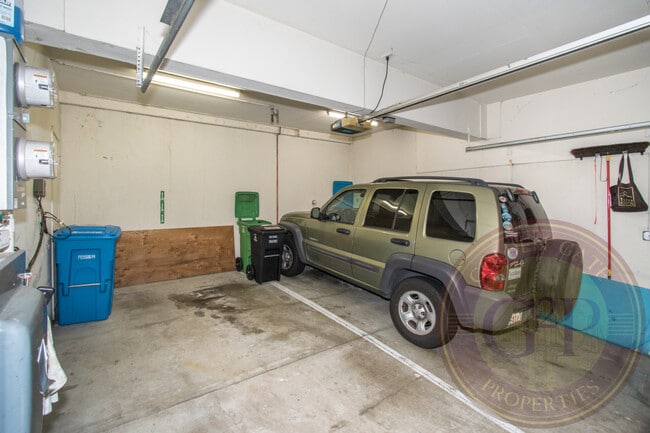 Building Photo - Corona Heights - 3 BR, 2.5 BA Condo 1,586 Sq. Ft. - 3D Virtual Tour, Parking, Patio