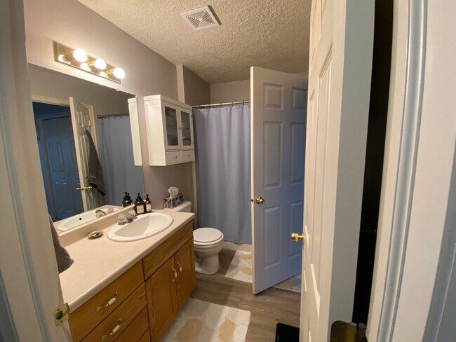 Building Photo - M520CC